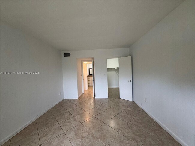 Building Photo - 14034 SW 90th Ave
