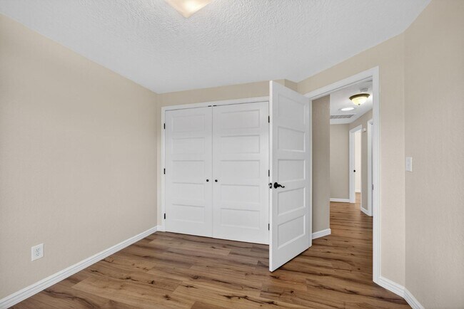 Building Photo - 1517 Westfield Way