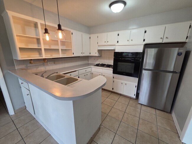 Building Photo - 2606 Southwood Dr