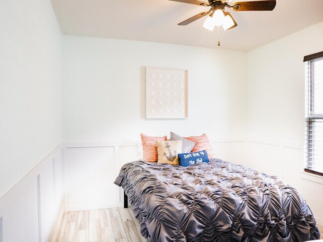 Building Photo - 8261 Sierra St