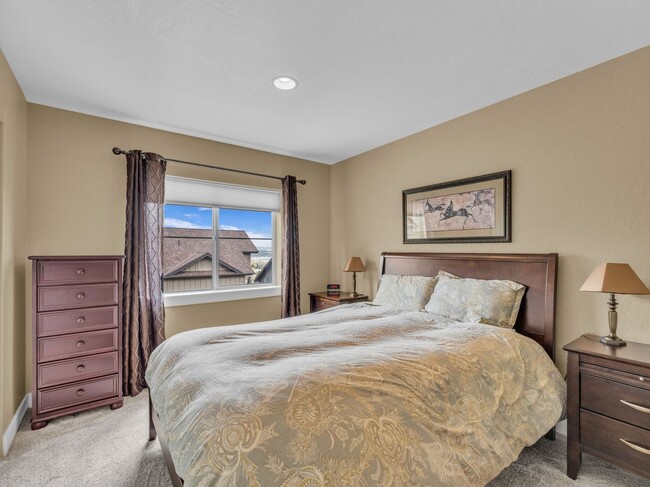 Building Photo - End-Unit Townhome in Cove Canyon