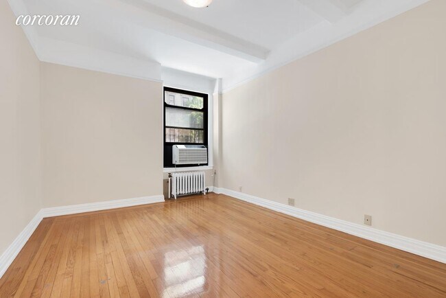 Building Photo - 69 W 106th St
