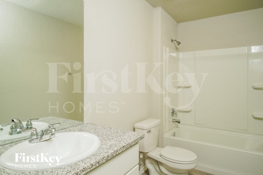 Building Photo - 9806 Littleton Grist