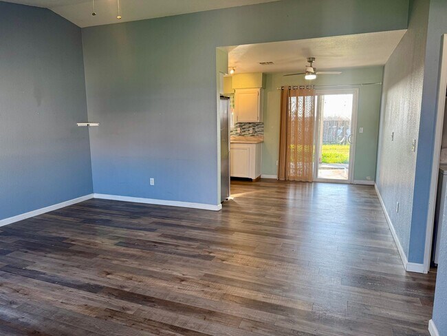 Building Photo - 3 Bedroom 2 Bathroom home at end of Cul-De-Sac