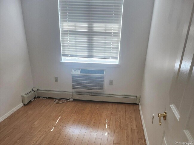 Building Photo - 82-74 Country Pointe Cir