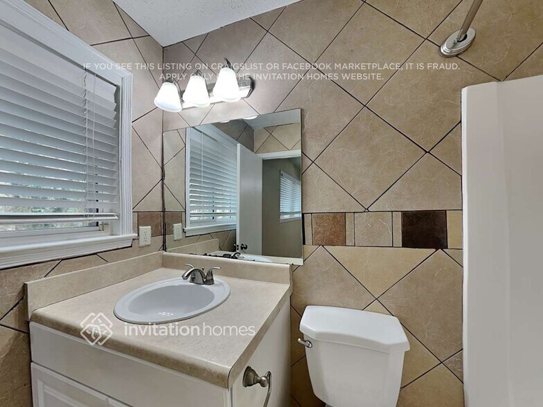 Building Photo - 2381 Cedar Dr