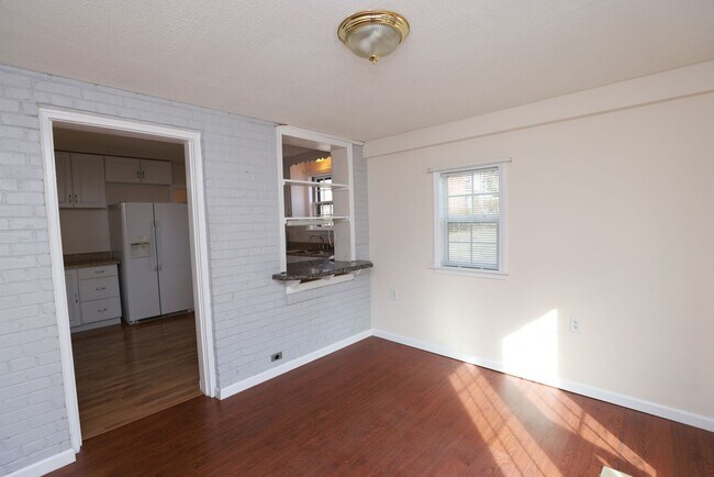Building Photo - Spacious Brick Rancher in the heart of Tuckahoe in Westend!