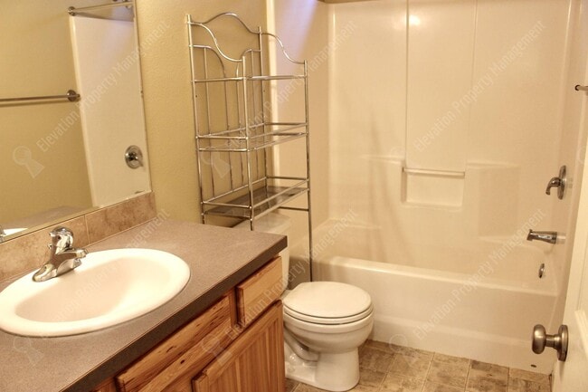 Building Photo - 2333 NE Mary Rose Pl