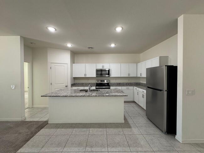 Building Photo - LIKE NEW HOME IN TORTOSA IN MARICOPA