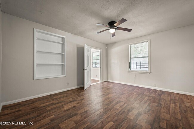 Building Photo - 1066 W 13th St