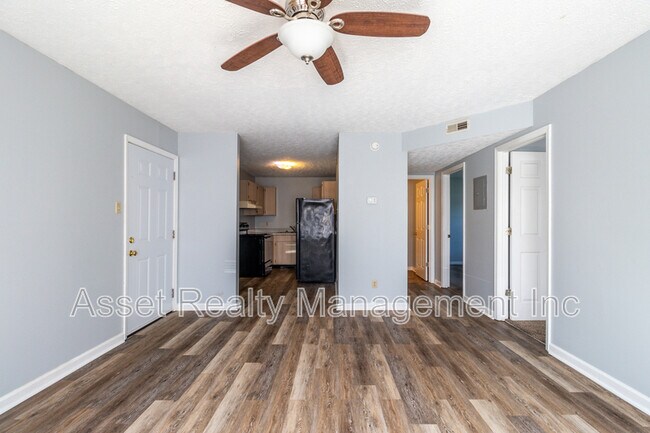 Building Photo - 517 Evelyn Ave