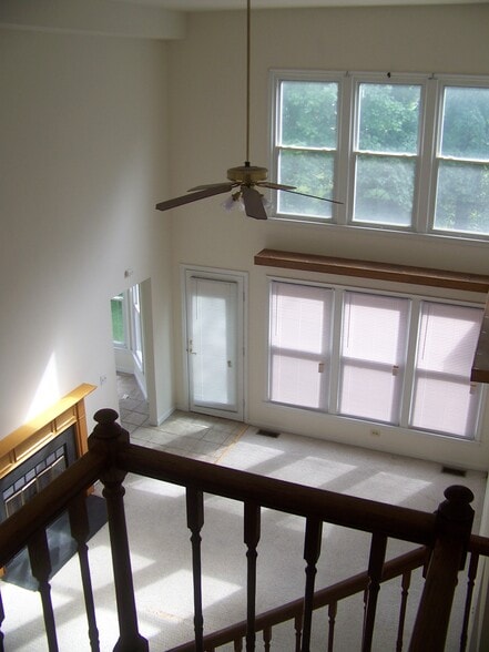 Building Photo - 14208 Greenview Dr