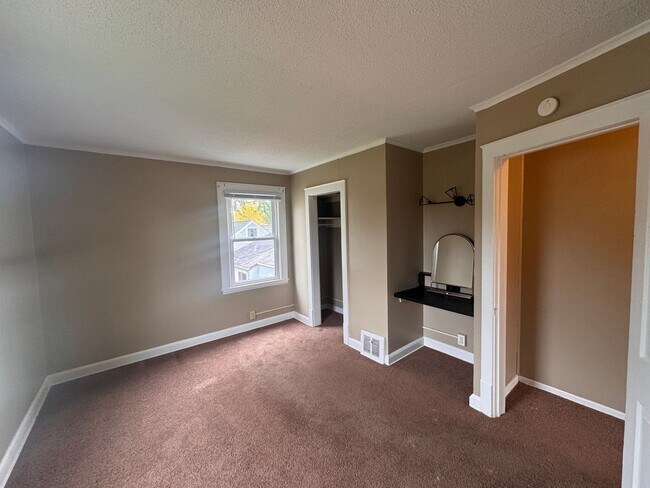 Building Photo - 1643 5th St E