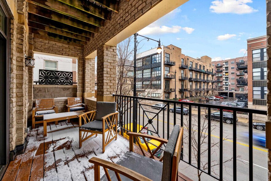 Building Photo - 1909 S Michigan Ave