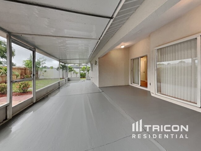 Building Photo - 1761 Banyan Dr