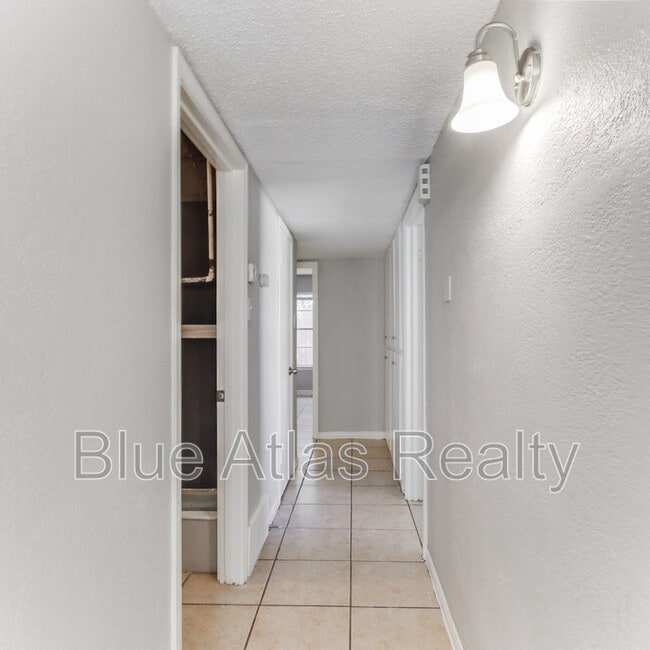 Building Photo - 5352 Wonder Dr