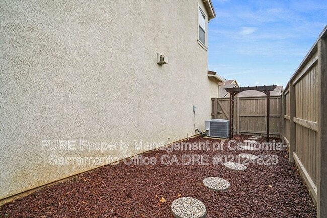 Building Photo - 11091 International Dr