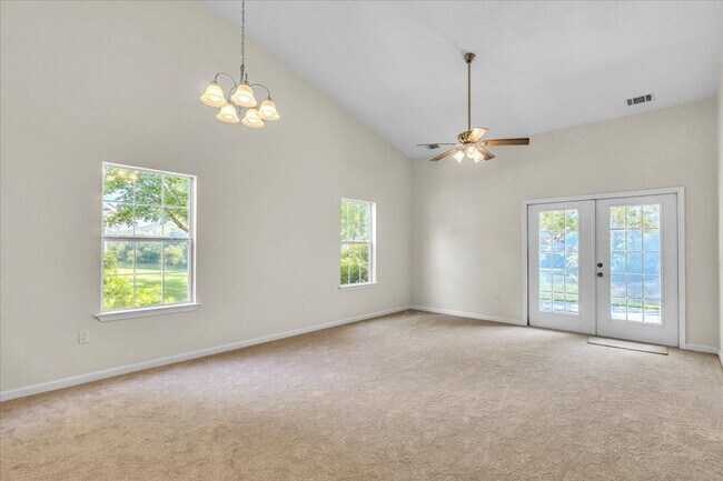 Building Photo - Better Than New 3 Bed/2 Bath Townhome in S...