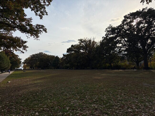 Building Photo - 2556 University Pl NW