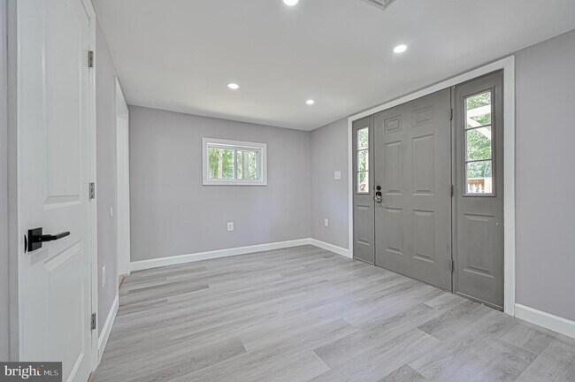 Building Photo - 2722 Sunset Ave