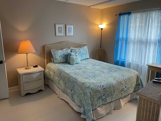 Building Photo - 115 E Coronado Dr