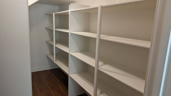 Building Photo - 7449 Channel View St