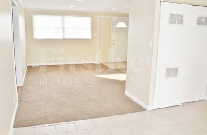 Building Photo - 9404 Granville Pl