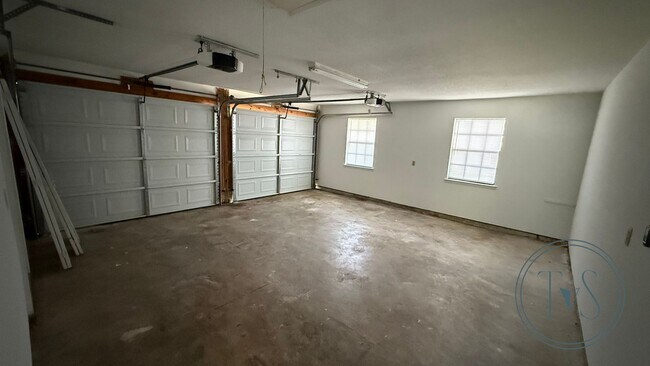 Building Photo - RATE DROP ALERT! (was $2000/month)
