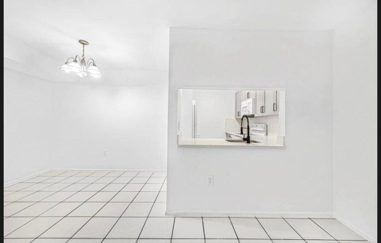 Living space - 10066 NW 6th St