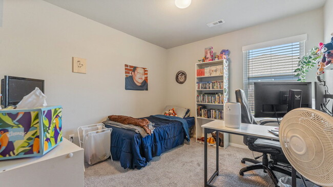 Building Photo - "Homey 3-Bed Oasis with Granite Elegance o...