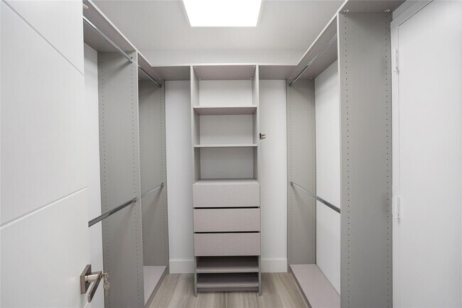 Building Photo - 5100 N Ocean Blvd