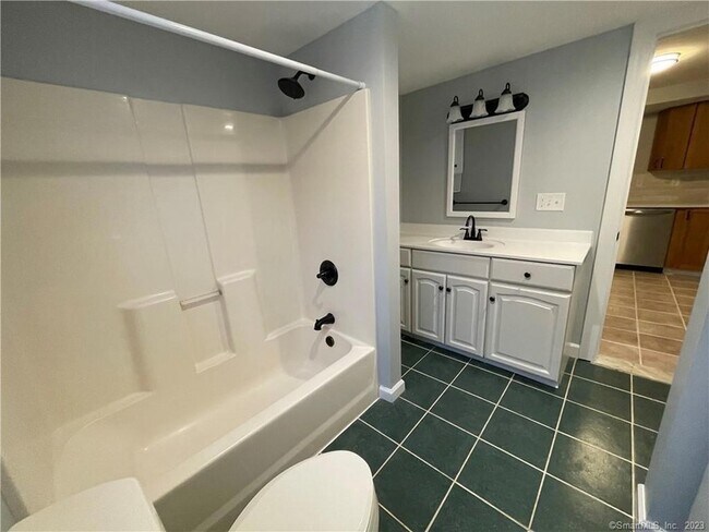 Building Photo - 324 Main St