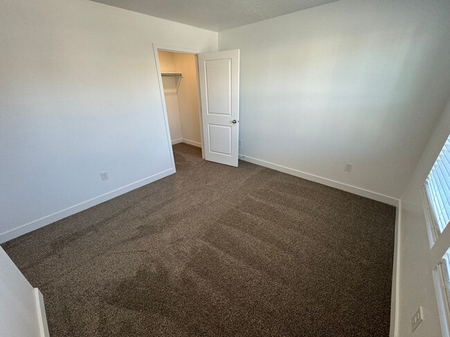 Building Photo - 1547 Ripple Rock Dr