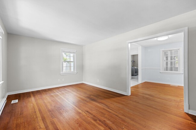 Building Photo - Quaint 2 Bedroom 1 Bath Home in Henrico!!