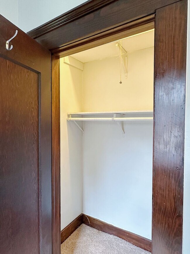 Building Photo - Charming Furnished 3BR/2BA Duplex in Histo...
