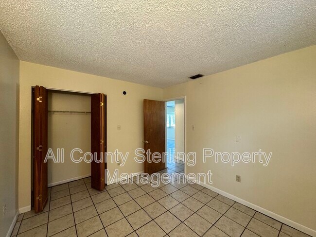 Building Photo - 159 SW Elizabeth Ct