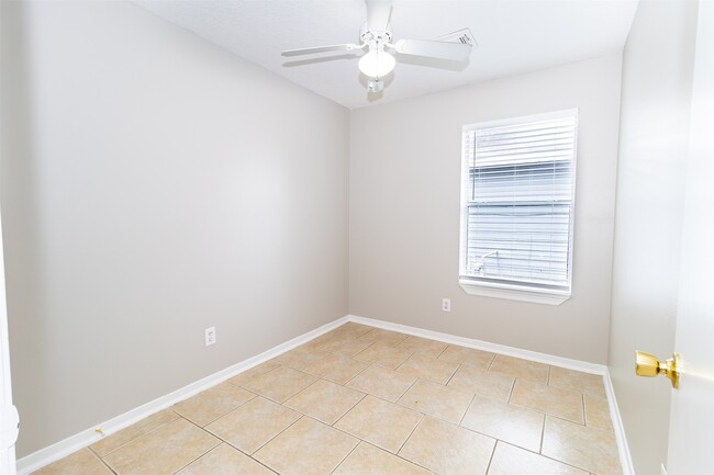 Building Photo - 15406 Apple Bloom Way