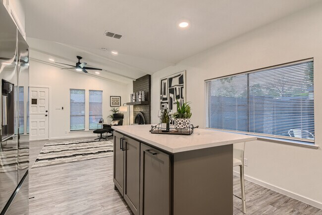 Building Photo - 3005 Edgedale Dr