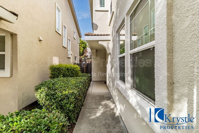 Building Photo - 664 Julmar Cir