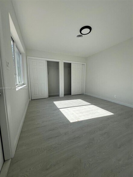 Building Photo - 1831 NE 56th St
