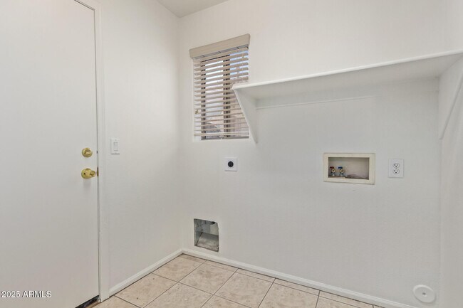 Building Photo - 2432 W Blue Sky Dr