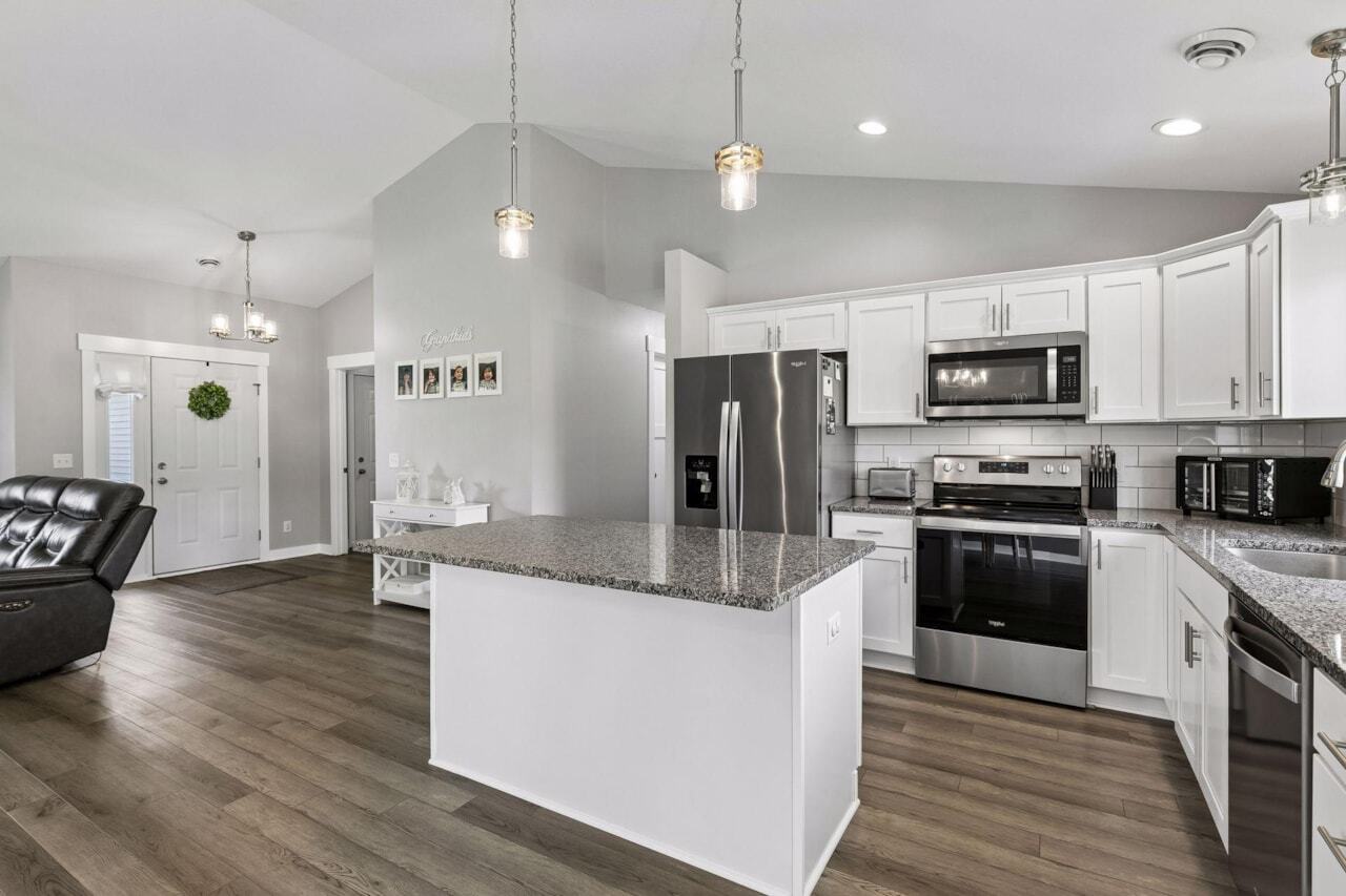 Building Photo - 720 Deer Trl
