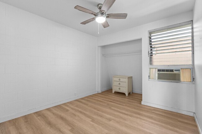 Building Photo - Spacious 3-Bedroom Townhome Across from Pearlridge – Available April 5