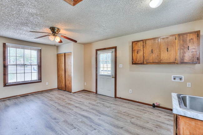 Building Photo - 1032 Dozier Pl