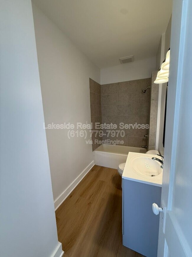 Building Photo - 1101 Dayton St SW