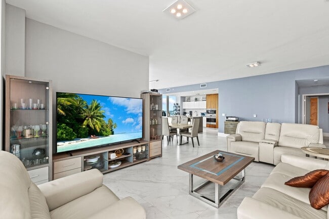 Building Photo - Luxury Beachfront Living at Its Finest – Fully Furnished Condo in Prime Fort Lauderdale Location!