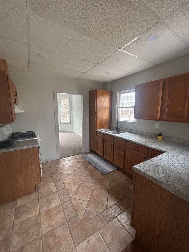 Building Photo - 3 bedroom house