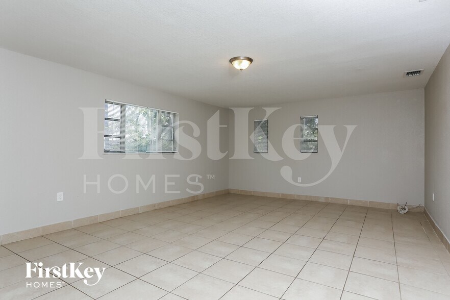 Building Photo - 731 NW 175th Dr