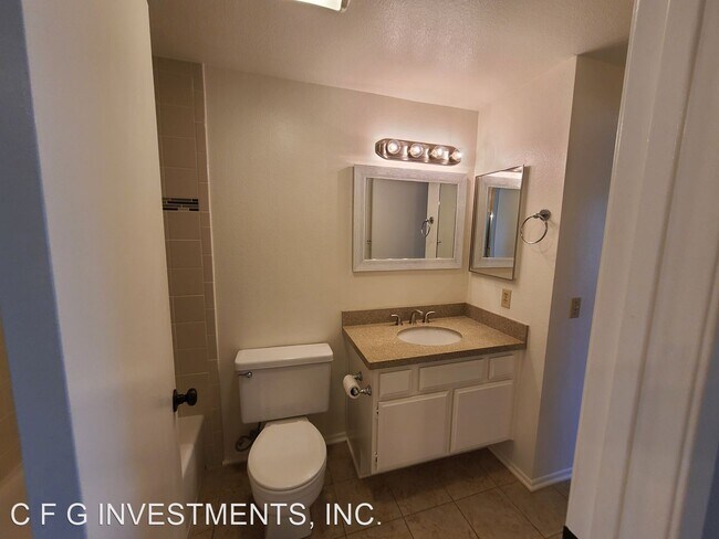 Building Photo - 2 br, 1.5 bath House - 28 Woodleaf