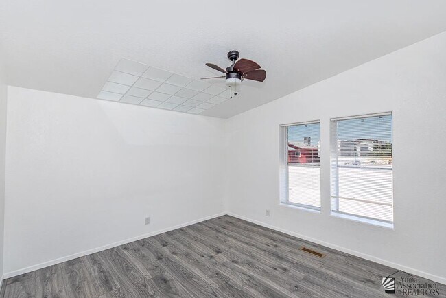 Building Photo - 10439 E 37th St